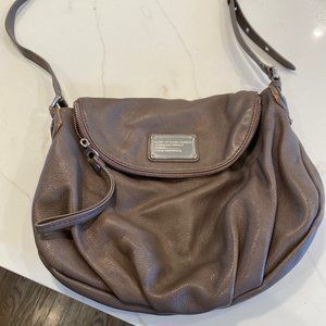 MARC BY MARC JACOBS Marc Jacobs Classic Q Natasha Crossbody - Taupe